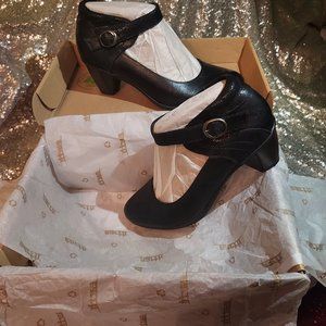 EARTH Ankle Strap Shoe 9.5